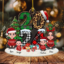 Carica l'immagine nel visualizzatore di Gallery, Decoro natalizio "Family2024" personalizzabile