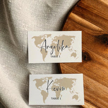 Carica l'immagine nel visualizzatore di Gallery, Segnaposto "Il nostro mondo" per tavoli con nome personalizzabile