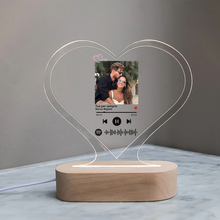 Carica l'immagine nel visualizzatore di Gallery, Targa "Love" a forma di cuore con base in legno a led e codice spotify con foto personalizzabile 15cm x 18 cm