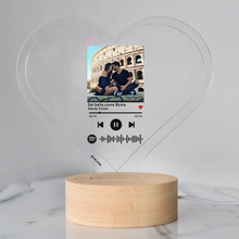 Carica l'immagine nel visualizzatore di Gallery, Targa "Love" a forma di cuore con base tonda effetto legno led e codice spotify con foto personalizzabile 15cm x 18 cm