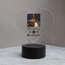 Carica l'immagine nel visualizzatore di Gallery, Targa "Love" a forma di cuore con base a led e codice spotify con foto personalizzabile 15cm x 18 cm