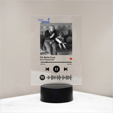 Carica l'immagine nel visualizzatore di Gallery, Targa "Nonno" con base a led e codice spotify con foto personalizzabile 15cm x 20cm