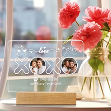 Carica l'immagine nel visualizzatore di Gallery, Targa "XOXO" con base a led in legno e codice spotify con foto personalizzabile 20cm x 15cm