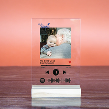 Carica l'immagine nel visualizzatore di Gallery, Targa "Nonno" con base in legno e codice spotify con foto personalizzabile 10cm x 15cm