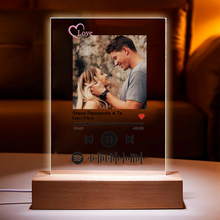 Carica l'immagine nel visualizzatore di Gallery, Targa "Love" con base in legno a led e codice spotify con foto personalizzabile 15cm x 20cm