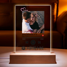 Carica l'immagine nel visualizzatore di Gallery, Targa "Love" con base in legno a led e codice spotify con foto personalizzabile 15cm x 20cm