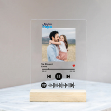 Carica l'immagine nel visualizzatore di Gallery, Targa "Papà" con base in legno e codice spotify con foto personalizzabile 15cm x 20cm