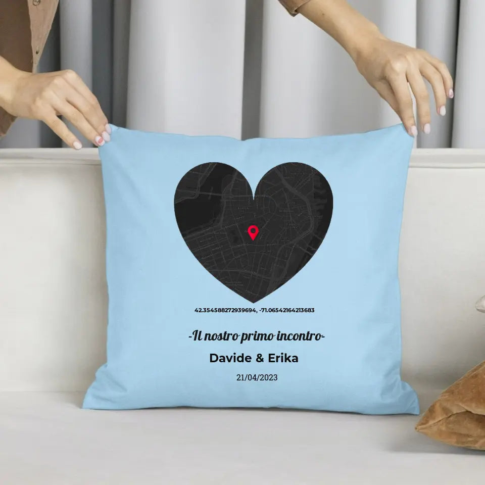 Cuscino azzurro con mappa cuore personalizzabile