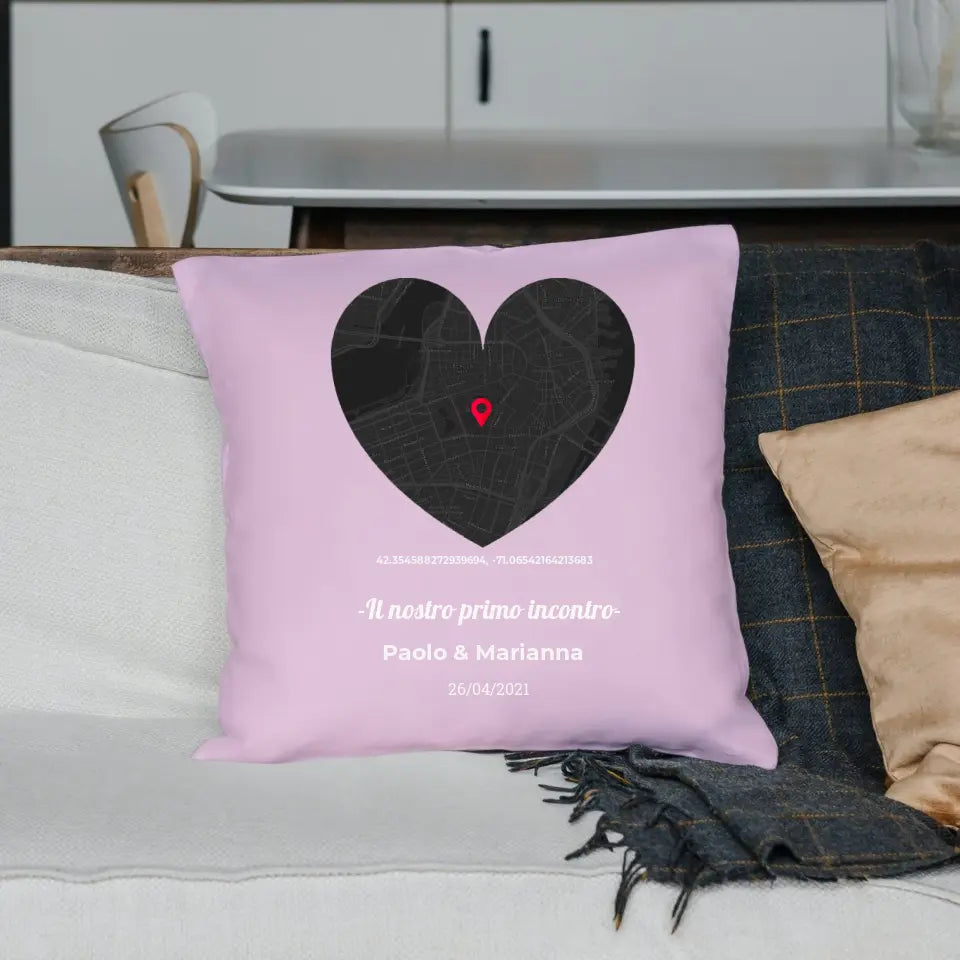 Cuscino rosa con mappa cuore personalizzabile