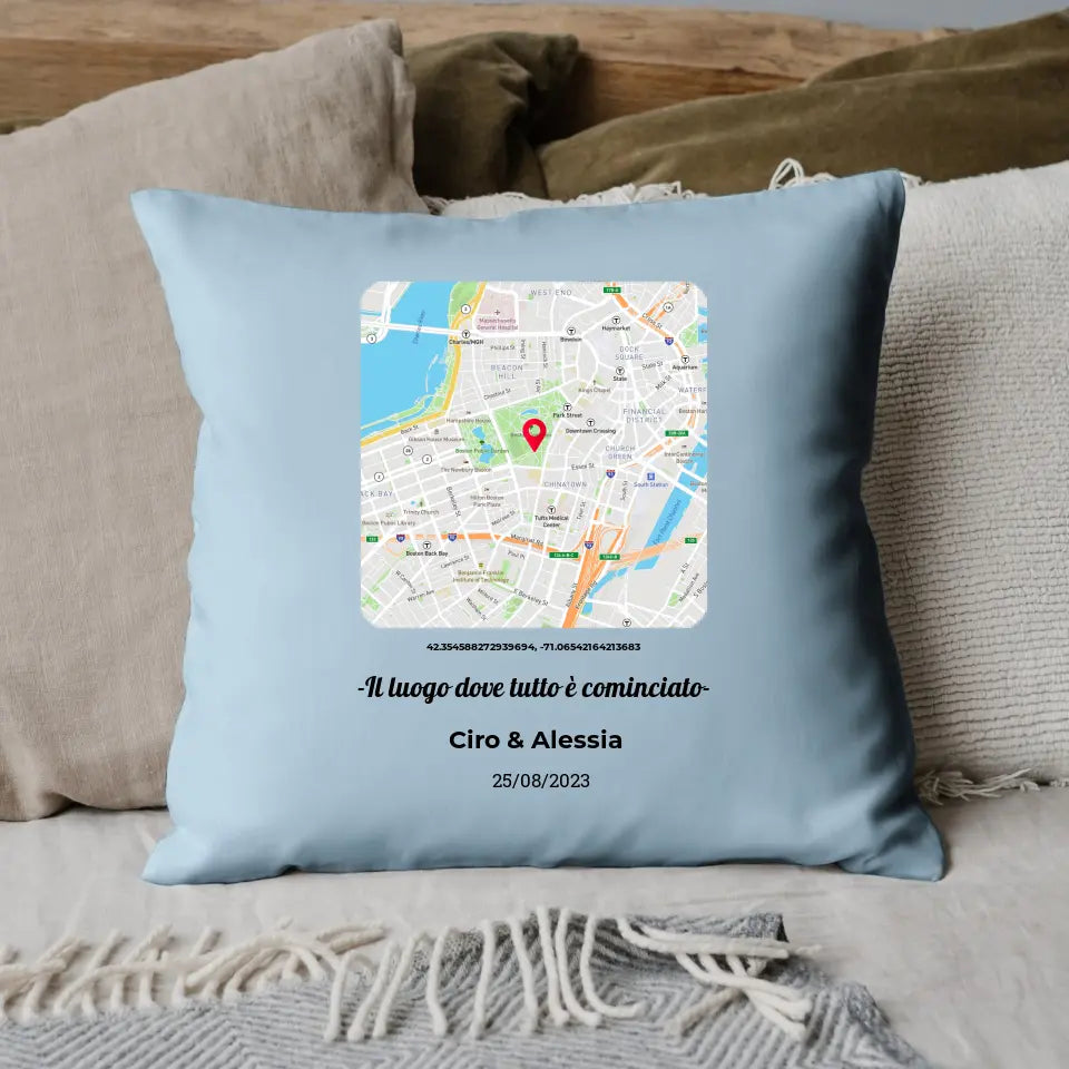 Cuscino azzurro con mappa personalizzabile