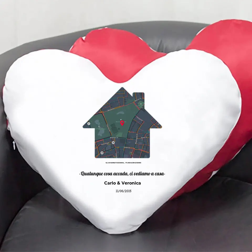 Cuscino a forma di cuore 35x35cm con retro rosso e mappa casa personalizzabile