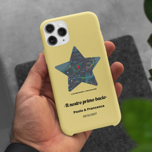 Carica l'immagine nel visualizzatore di Gallery, mockup-of-a-man-holding-a-phone-case-in-his-hand-5165-el1