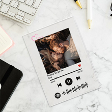 Carica l'immagine nel visualizzatore di Gallery, Targa "Love" con codice spotify e foto personalizzabile 15cm x 20cm