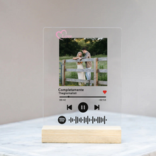 Carica l'immagine nel visualizzatore di Gallery, Targa "Love" con base in legno e codice spotify con foto personalizzabile 15cm x 20cm