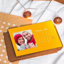 Carica l'immagine nel visualizzatore di Gallery, Cartolina Gialla Calendario con foto e data personalizzabili