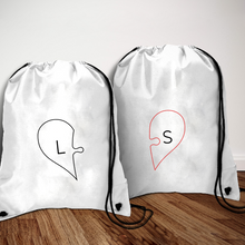 Carica l'immagine nel visualizzatore di Gallery, Coppia di zainetti "Un cuore diviso" personalizzabili