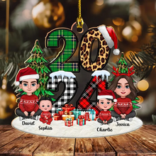 Carica l'immagine nel visualizzatore di Gallery, Decoro natalizio "Family2024" personalizzabile