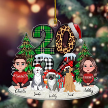Carica l'immagine nel visualizzatore di Gallery, Decoro natalizio "Family2024 " personalizzabile