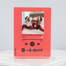 Carica l'immagine nel visualizzatore di Gallery, Targa rossa con base e codice spotify con foto personalizzabile 15cm x 20cm
