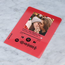Carica l'immagine nel visualizzatore di Gallery, Targa rossa con codice spotify e foto personalizzabile 15cm x 20cm