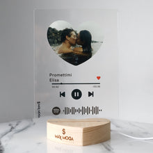 Carica l'immagine nel visualizzatore di Gallery, Targa con base a cuore led e codice spotify con foto a cuore personalizzabile 15cm x 20cm