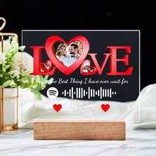 Carica l'immagine nel visualizzatore di Gallery, Targa "Love" con base a led in legno e codice spotify con foto personalizzabile 20cm x 15cm