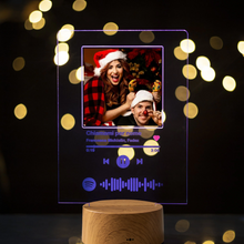 Carica l'immagine nel visualizzatore di Gallery, Targa con base tonda effetto legno a led e codice spotify con foto personalizzabile 15cm x 20cm