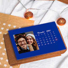 Carica l'immagine nel visualizzatore di Gallery, Cartolina Blu Calendario con foto e data personalizzabili