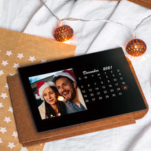 Carica l'immagine nel visualizzatore di Gallery, Cartolina Nera Calendario con foto e data personalizzabili