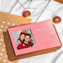 Carica l'immagine nel visualizzatore di Gallery, Cartolina Rosa Calendario con foto e data personalizzabili
