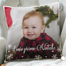 Carica l'immagine nel visualizzatore di Gallery, Cuscino Natalizio con foto e dedica personalizzabile