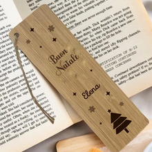 Carica l'immagine nel visualizzatore di Gallery, Segnalibro Natalizio in legno con nome personalizzabile