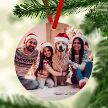 Carica l'immagine nel visualizzatore di Gallery, Decoro Merry Christmas bianco tondo con codice Spotify e foto personalizzabile