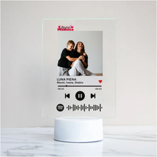Carica l'immagine nel visualizzatore di Gallery, Targa "Mamma" con base bianca a led e codice spotify con foto personalizzabile 15cm x 20 cm