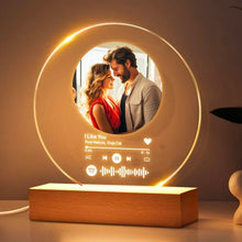 Carica l'immagine nel visualizzatore di Gallery, Targa tonda con base in legno a led e codice spotify con foto personalizzabile