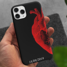 Carica l'immagine nel visualizzatore di Gallery, Coppia di Cover protection nera "Cuore Anatomico" personalizzabile