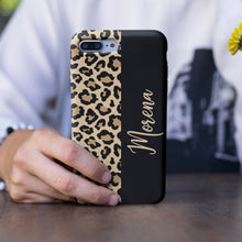 Carica l'immagine nel visualizzatore di Gallery, Cover protection "Light Leopard" con nome personalizzabile