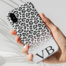 Carica l'immagine nel visualizzatore di Gallery, Cover Protection "Maculato" con iniziali personalizzabile