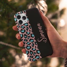 Carica l'immagine nel visualizzatore di Gallery, Cover protection "Multicolor Leopard" con nome personalizzabile