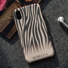 Carica l'immagine nel visualizzatore di Gallery, Cover Protection "Zebrata" con nome personalizzabile