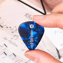 Carica l'immagine nel visualizzatore di Gallery, Plettro chitarra marmo colorato con codice Spotify personalizzabile
