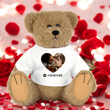Carica l'immagine nel visualizzatore di Gallery, Peluche con codice Spotify e foto a cuore personalizzabile