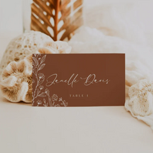 Carica l'immagine nel visualizzatore di Gallery, Segnaposto marrone per tavoli personalizzabile