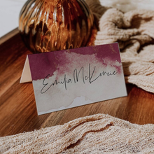 Carica l'immagine nel visualizzatore di Gallery, Segnaposto bordeaux sfumato Laurea personalizzabile