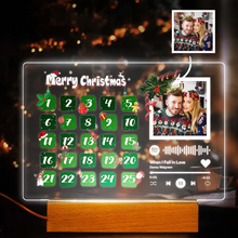 Carica l'immagine nel visualizzatore di Gallery, Targa "Calendario Natalizio" con base a led in legno e codice spotify con foto personalizzabile 20cm x 15cm