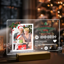 Carica l'immagine nel visualizzatore di Gallery, Targa "Christmas" con base a led in legno e codice spotify con foto personalizzabile 20cm x 15cm
