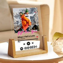 Carica l'immagine nel visualizzatore di Gallery, Targa "Gift for you" con base in legno a led e codice spotify con foto e brano personalizzabile 15cm x 20cm