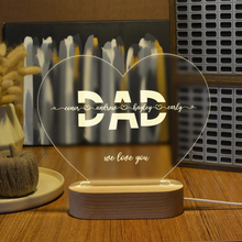 Carica l'immagine nel visualizzatore di Gallery, Targa "Dad" a forma di cuore con base in legno a led personalizzabile