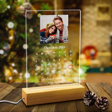 Carica l'immagine nel visualizzatore di Gallery, Targa con base in legno a led "Calendario Natalizio" personalizzabile