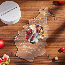 Carica l'immagine nel visualizzatore di Gallery, Targa "Natale" a forma di albero con base a led bianca personalizzabile
